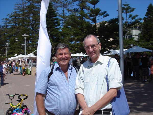 Bruce Laidlaw and Lindsay at Manley beach Sydney.jpg - Bruce Laidlaw and Lindsay at Manley Beach, Sydney, 2006.